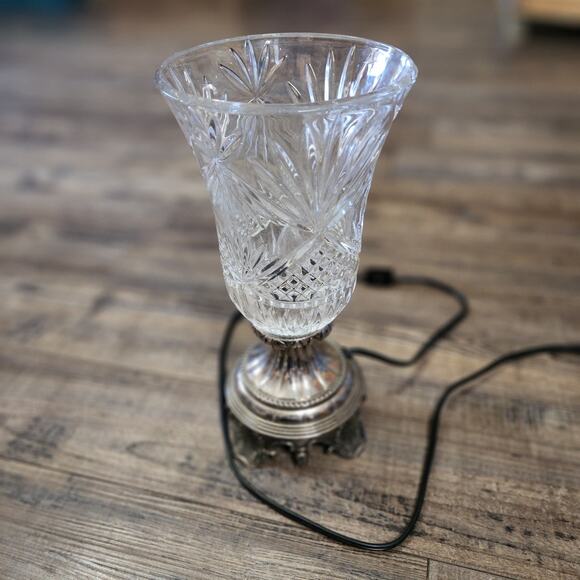 Vintage Side Table Cut glass beautiful classic look tested and works Lamp T - Picture 5 of 10